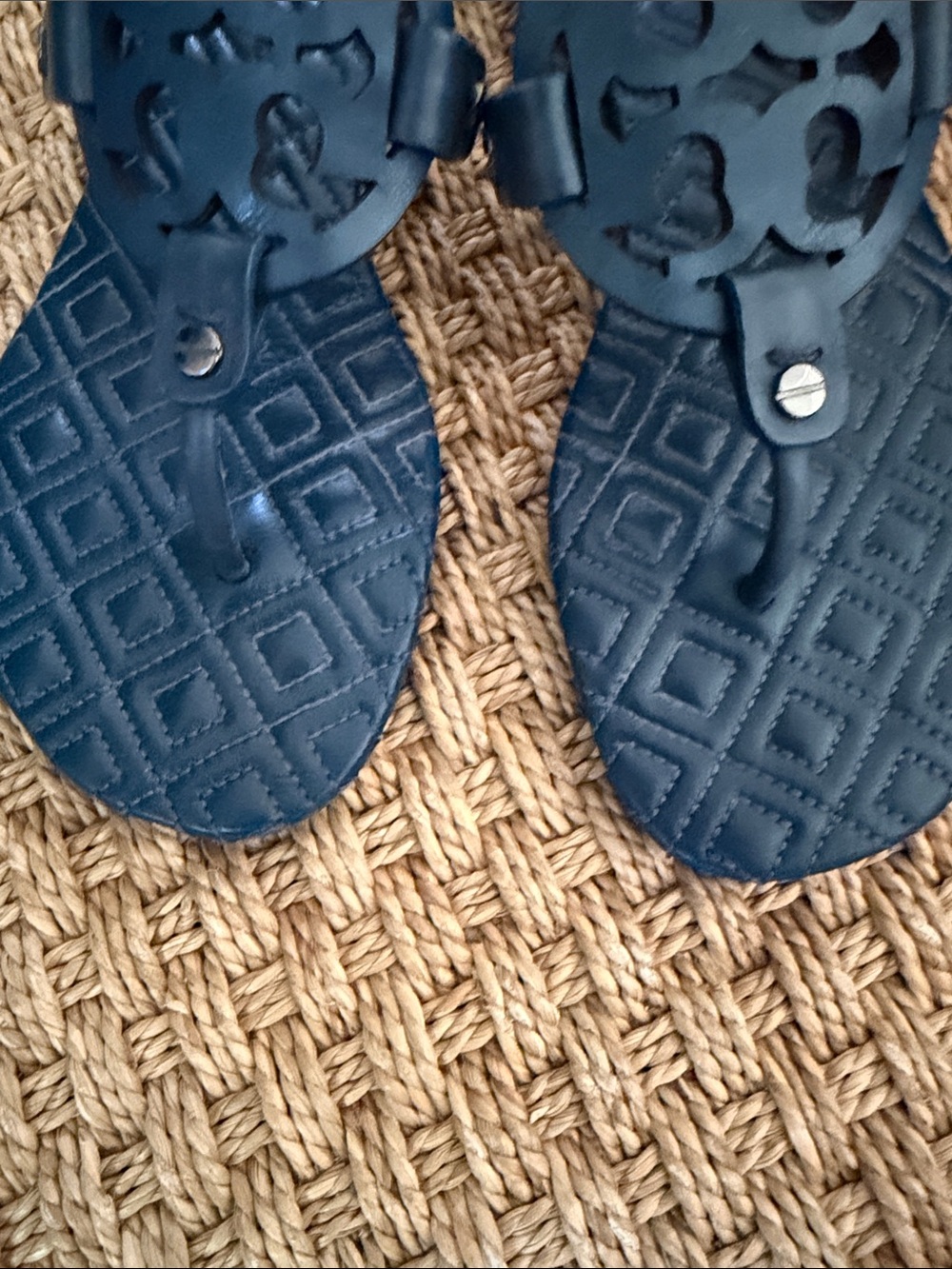 Tory Burch Miller Logo Medallion Thong Sandals Navy 7.5 - Picture 3 of 8